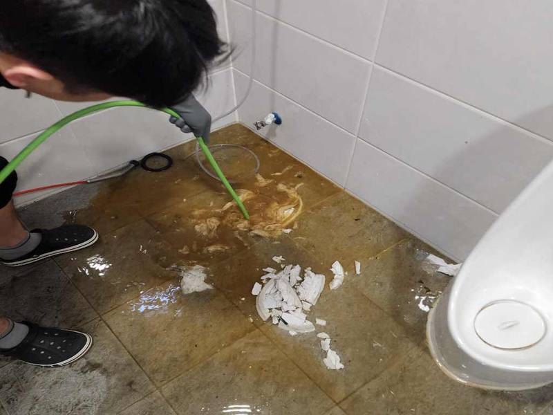 제물포구 변기역류 작업사례 4